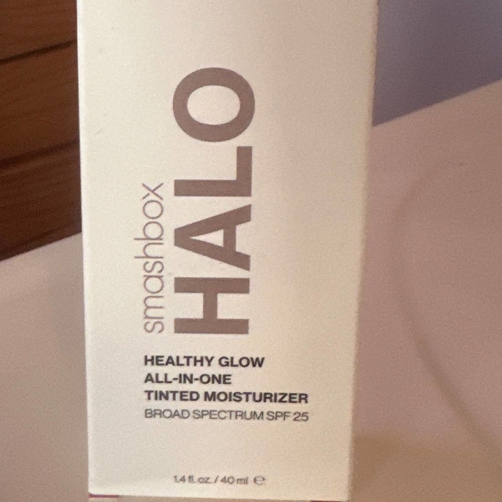 Smashbox HALO healthy glow all in one tinted moisturizer spf25